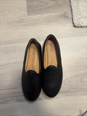 Women’s size 11 (43) black Charix loafers